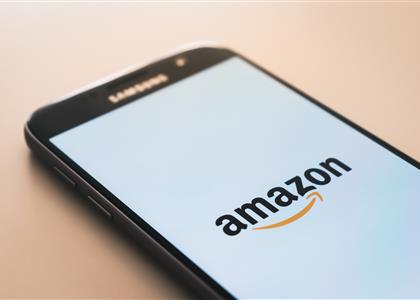 La storia del logo Amazon