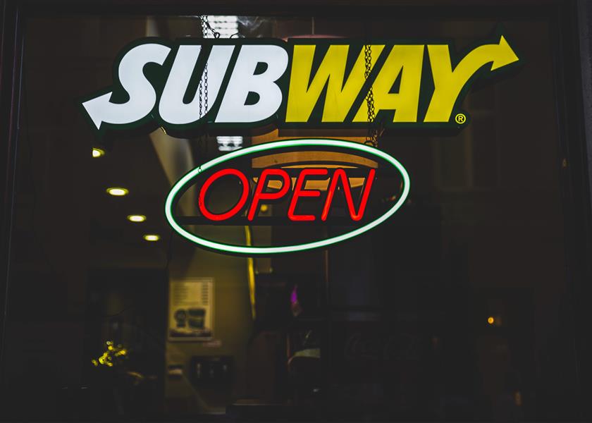 A história por trás do logotipo da Subway e seu significado