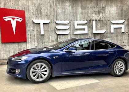Historia y significado del logotipo de Tesla