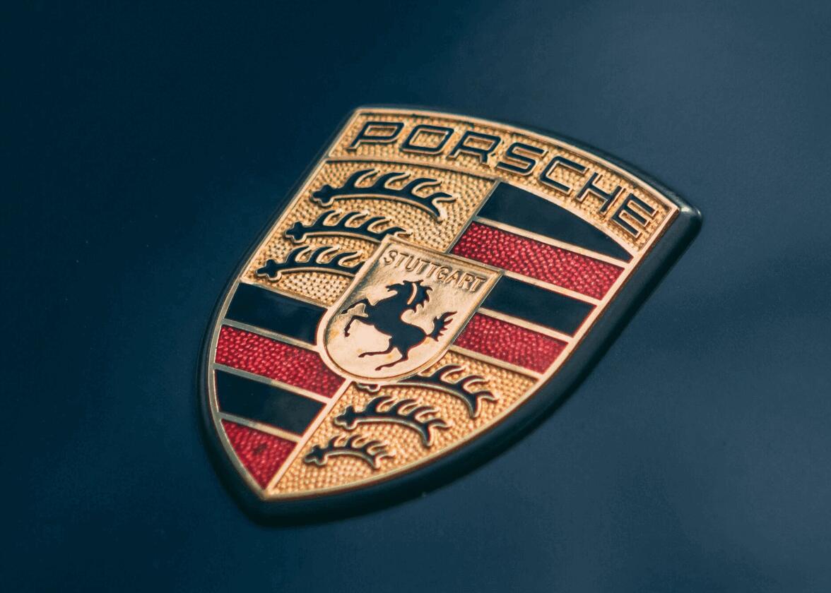 El origen y la evolución del logo de Porsche